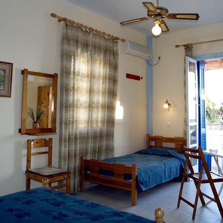 Idroussa Apartamento Batsi  Quarto foto