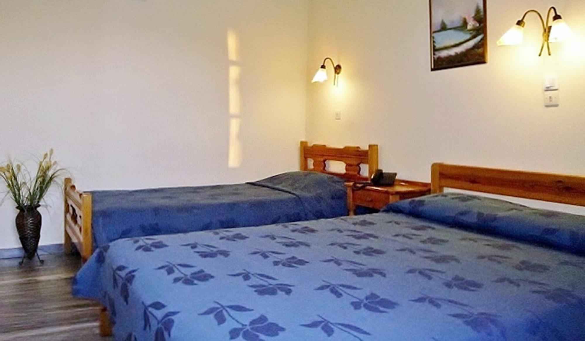 Idroussa Apartamento Batsi  Quarto foto