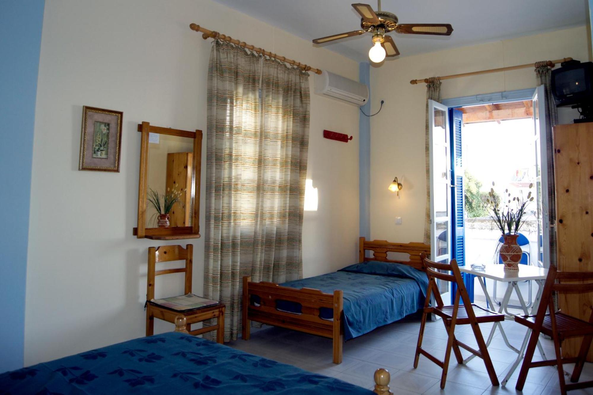Idroussa Apartamento Batsi  Quarto foto