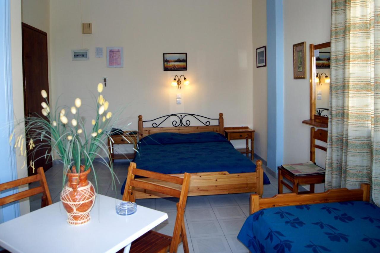 Idroussa Apartamento Batsi  Quarto foto